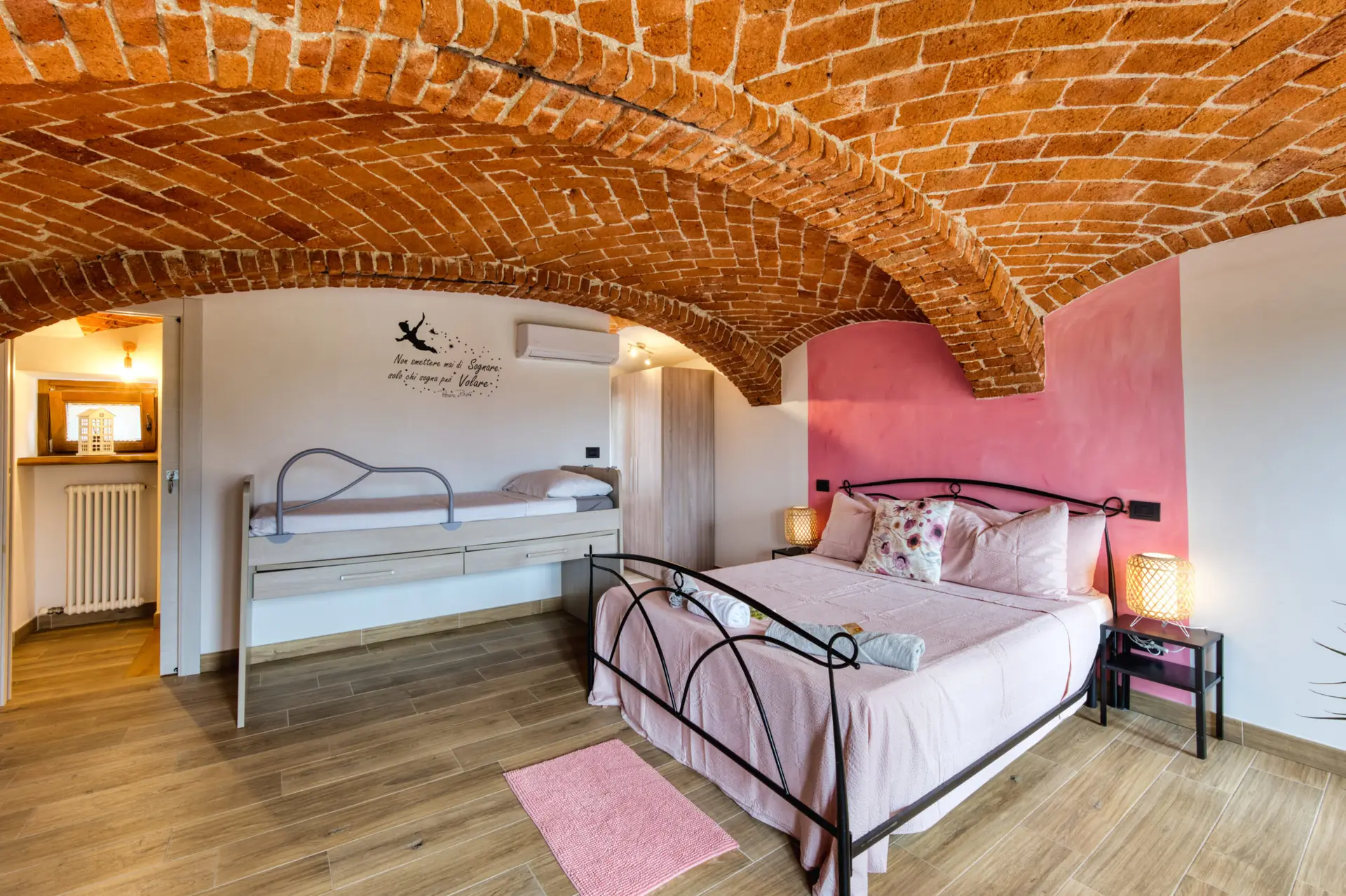 Camera n.2 Matrimoniale/Doppia con Letti Singoli